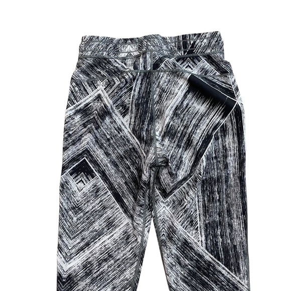 Lululemon Namaskar Pant II Heat Wave Black White Lightweight Travel Size 4 - Picture 4 of 8